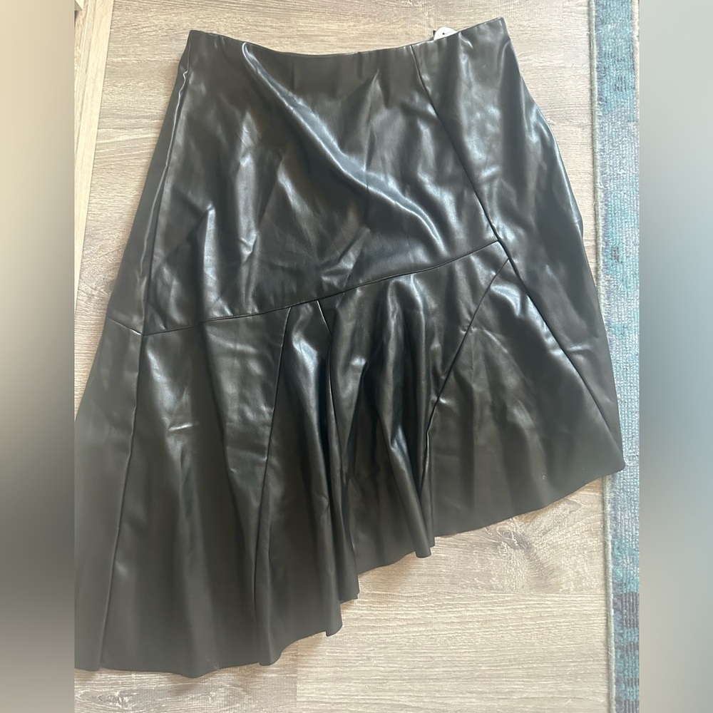 Elegant Black Pleather Skirt